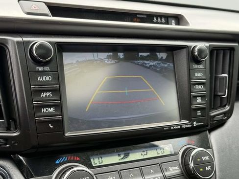 Used 2018 Toyota RAV4 XLE FWD image 16