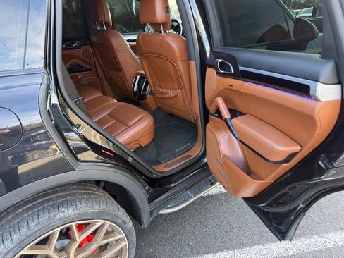 Used 2016 Porsche Cayenne S image 11