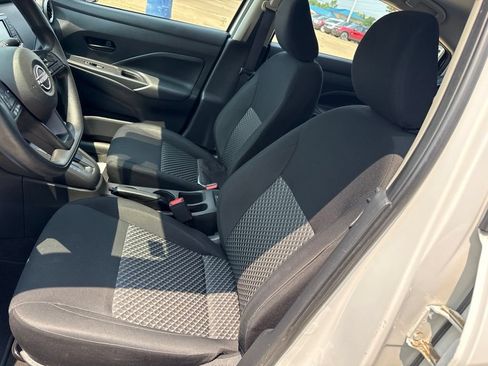 Used 2023 Nissan Versa S FWD image 8