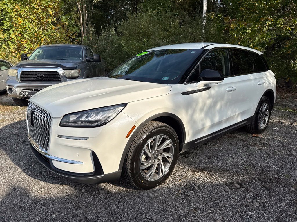 Used 2025 Lincoln Corsair AWD w/ Equipment Group 101A image 3
