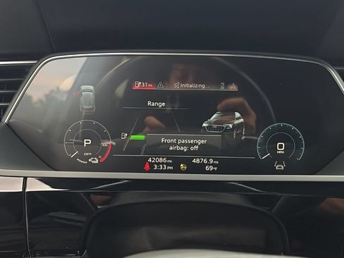 Used 2022 Audi e-tron Premium AWD/4WD image 17