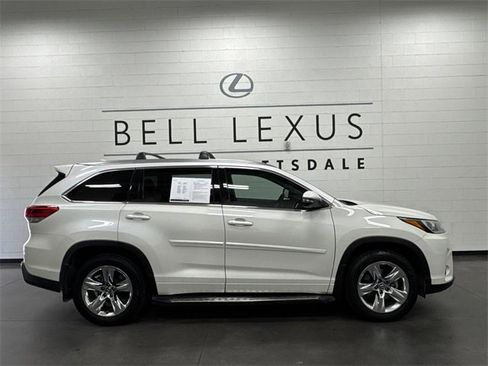 Used 2017 Toyota Highlander Limited image 2