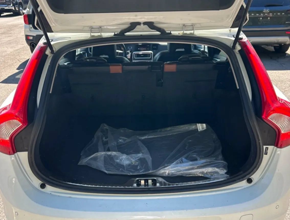Used 2018 Volvo V60 T5 Cross Country AWD/4WD image 21
