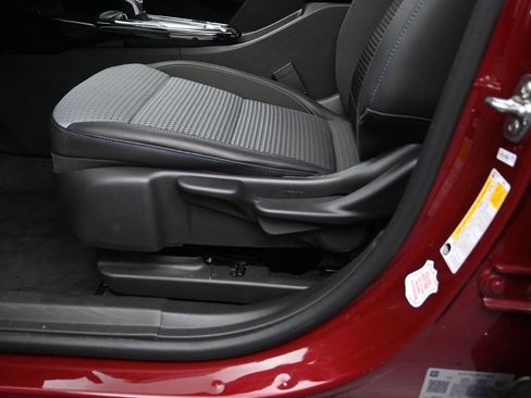 Certified 2025 Chevrolet Trax LT w/ LT Convenience Package image 21