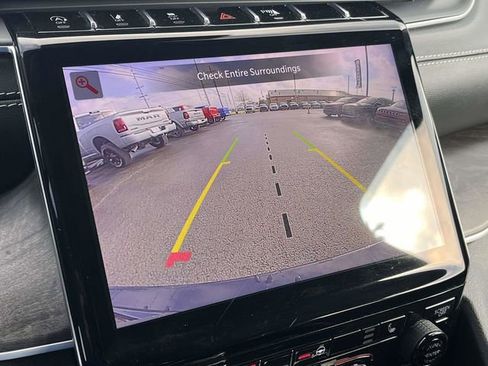 Used 2023 Jeep Grand Cherokee Limited image 31