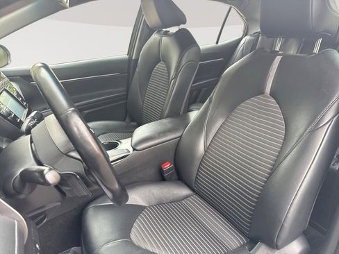 Used 2018 Toyota Camry SE FWD image 13