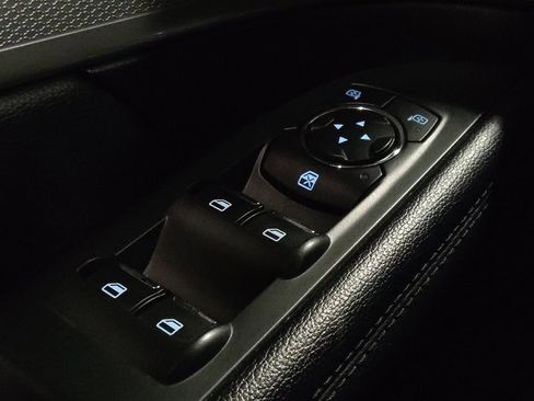 Used 2017 Ford Explorer XLT image 27