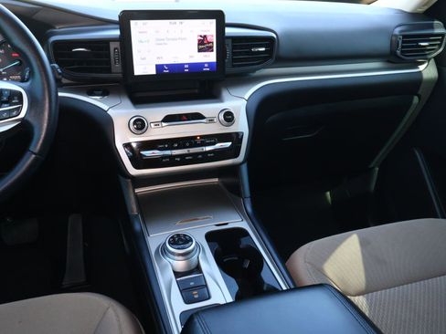 Used 2023 Ford Explorer XLT image 12