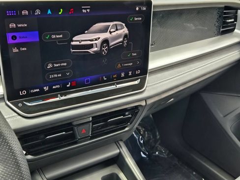 Certified 2025 Volkswagen Tiguan SE R-Line FWD image 23