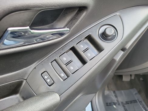 Used 2021 Chevrolet Trax LS image 13