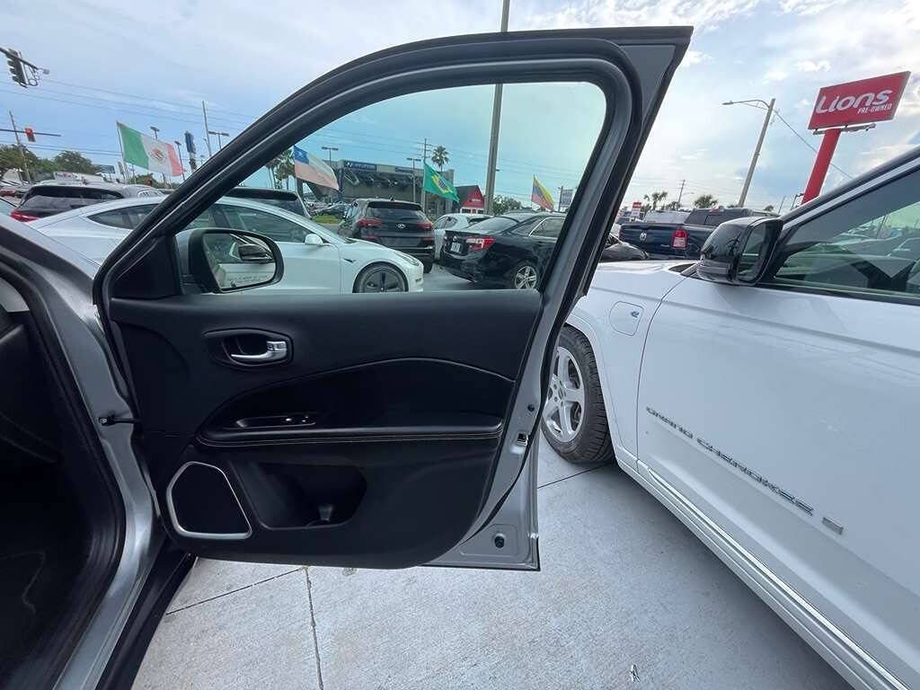 Used 2020 Jeep Compass Latitude AWD/4WD image 15