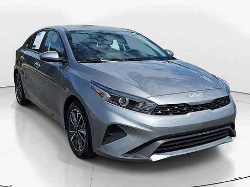 Used 2023 Kia Forte LXS FWD image 3