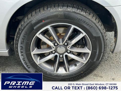 Used 2017 Dodge Grand Caravan SXT image 22