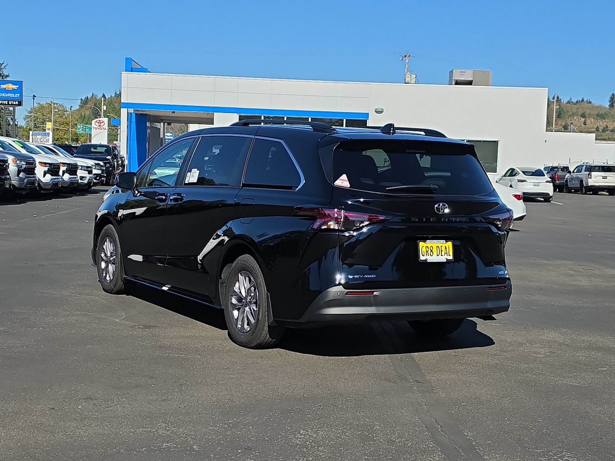 New 2026 Toyota Sienna XLE AWD/4WD image 4
