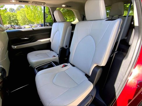 Used 2025 Toyota Grand Highlander XLE FWD image 21