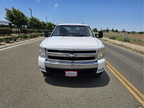Used 2008 Chevrolet Silverado 1500 LT w/ Suspension Package, Off-Road AWD/4WD image 2