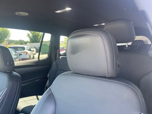 Used 2025 Buick Enclave Preferred FWD image 21