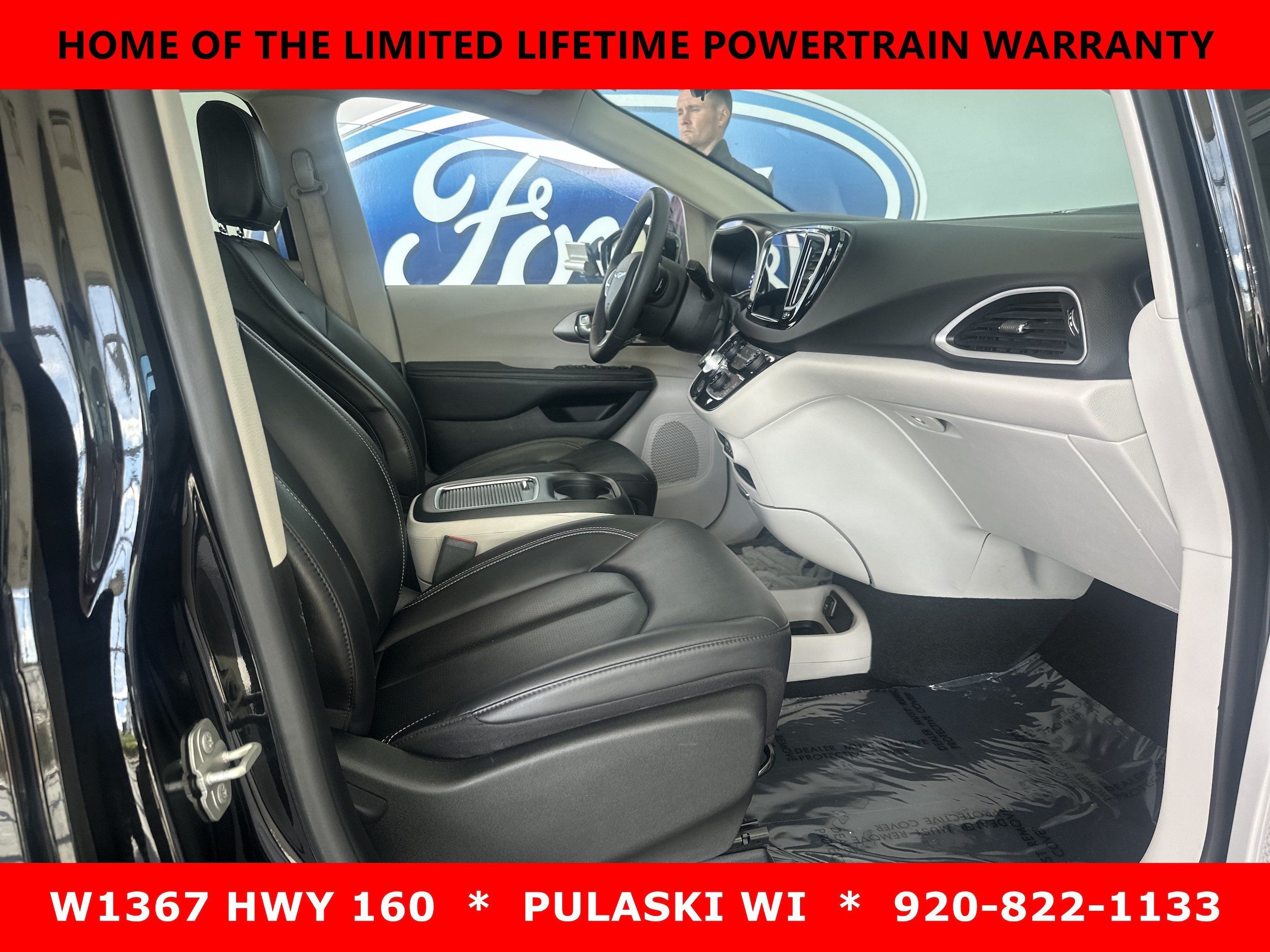 Used 2024 Chrysler Pacifica Touring-L FWD image 4