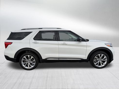 Certified 2023 Ford Explorer Platinum w/ Technology Package AWD/4WD image 8