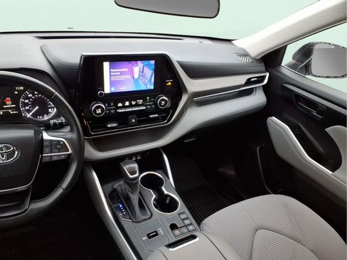 Used 2023 Toyota Highlander LE image 16