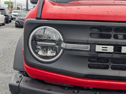 Used 2021 Ford Bronco Black Diamond image 9