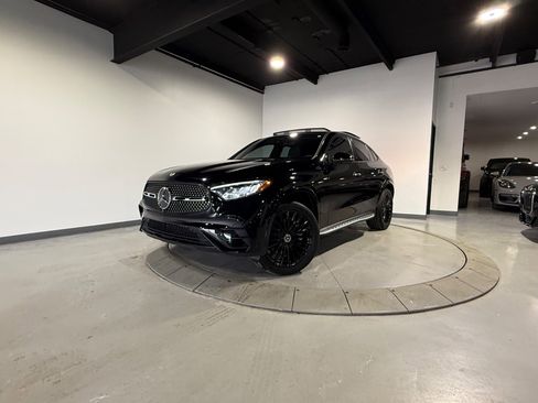 Used 2024 Mercedes-Benz GLC 300 4MATIC w/ AMG Line image 4