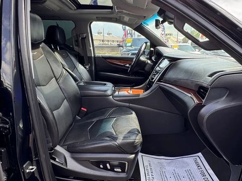 Used 2019 Cadillac Escalade ESV Luxury RWD image 16
