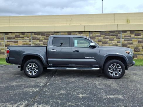 Used 2016 Toyota Tacoma Limited w/ Towing Package AWD/4WD image 12