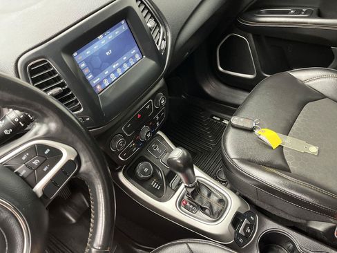 Used 2020 Jeep Compass Latitude w/ Cold Weather Group AWD/4WD image 15