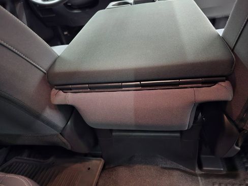 Used 2022 Nissan Titan S image 35