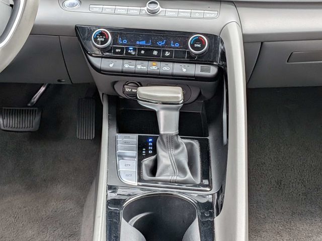 Used 2025 Hyundai Elantra SEL FWD image 17