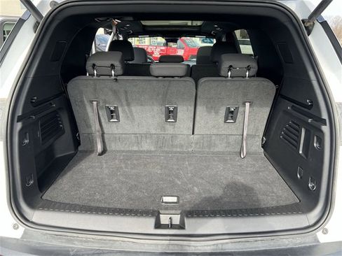 Certified 2025 Chevrolet Traverse LT w/ Sun and Wheel Package image 20