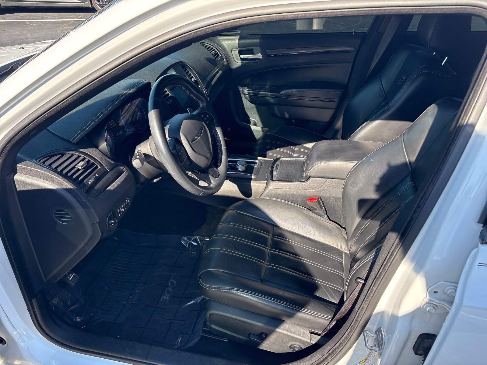 Used 2016 Chrysler 300 S RWD image 10