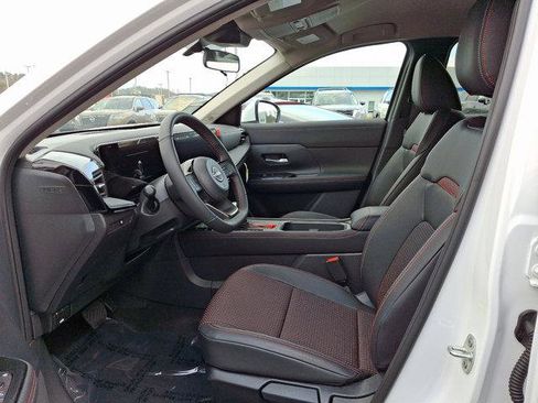 New 2025 Nissan Kicks SR image 6