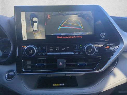 Used 2023 Toyota Highlander Platinum image 11