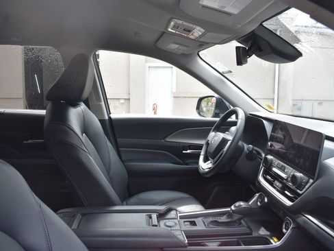 Used 2025 Toyota Grand Highlander FWD image 21