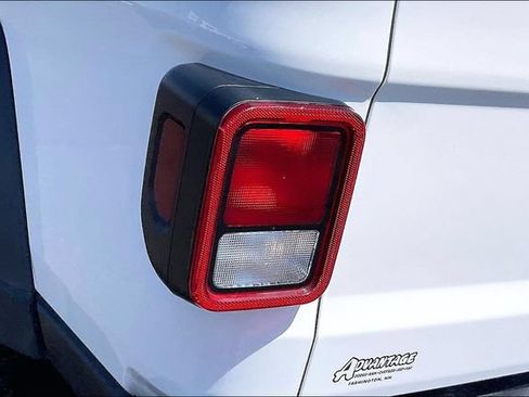 Used 2023 Jeep Gladiator Sport AWD/4WD image 32
