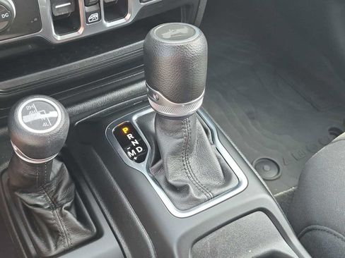 Used 2023 Jeep Wrangler Unlimited Sport AWD/4WD image 31