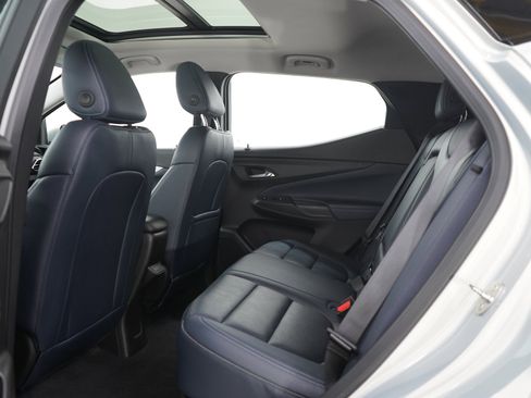 Used 2022 Chevrolet Bolt EUV Premier w/ Sun & Sound Package FWD image 17