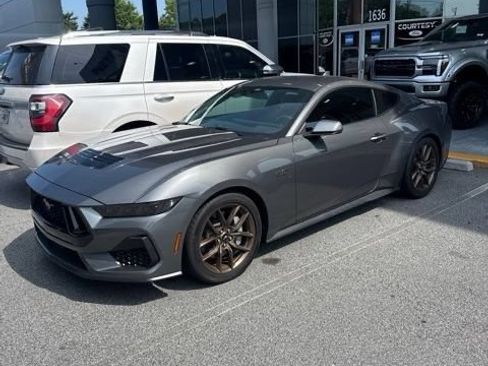 Used 2025 Ford Mustang GT Premium RWD image 3