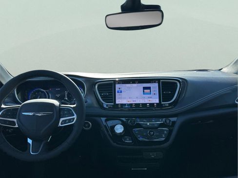 New 2026 Chrysler Pacifica Select image 9