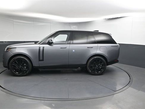 New 2025 Land Rover Range Rover SE image 2