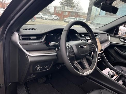 New 2025 Jeep Grand Cherokee L Limited image 9