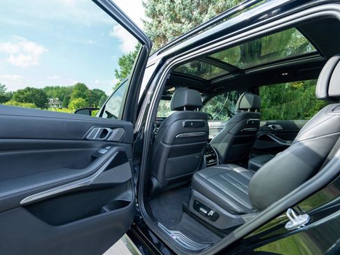 Used 2023 BMW X7 M60i image 22