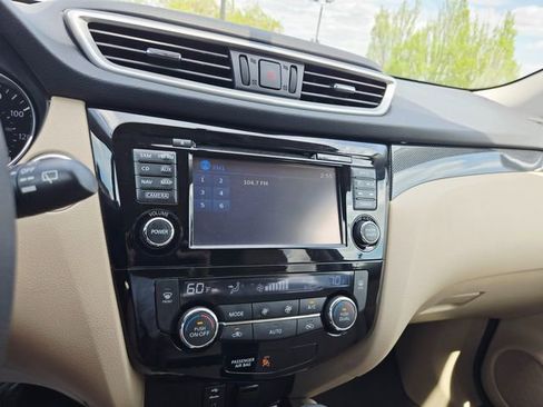 Used 2016 Nissan Rogue SL w/ SL Premium Package image 24