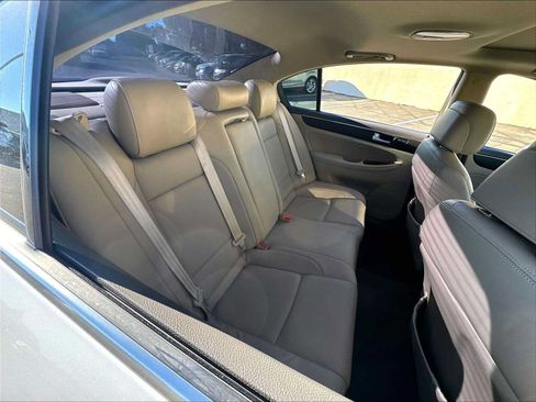 Used 2012 Hyundai Genesis 3.8 w/ Premium Pkg RWD image 25