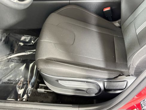 Used 2024 Hyundai Elantra SE image 18