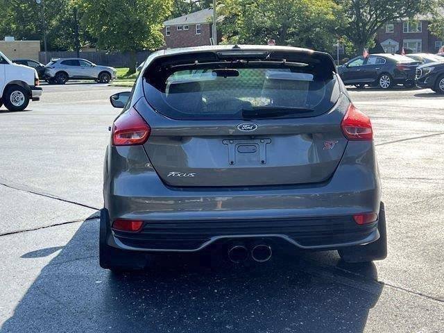 Used 2016 Ford Focus ST FWD image 4