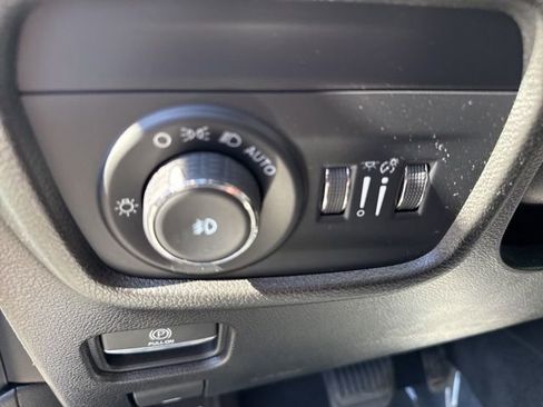 Certified 2023 Jeep Grand Cherokee Limited w/ Luxury Tech Group II image 27