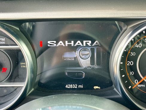 Used 2022 Jeep Wrangler Unlimited Sahara w/ Cold Weather Group AWD/4WD image 13
